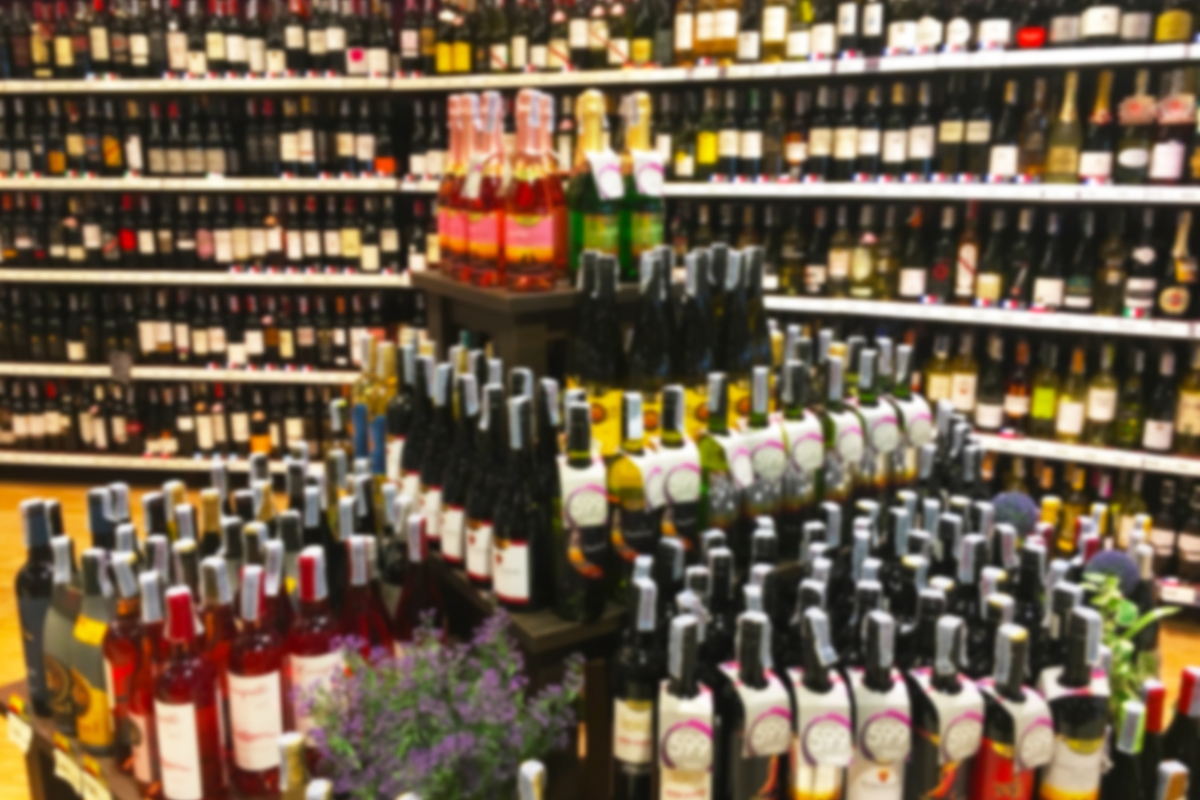 wine-aisle-in-a-liquor-store